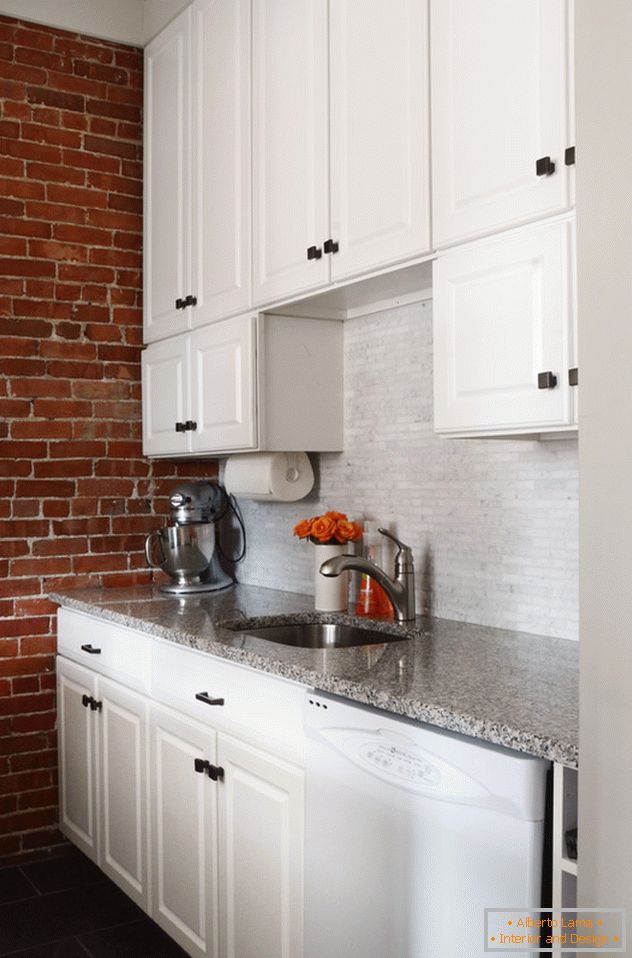 Інтер'єр маленької квартири: кухня в білому кольорі
