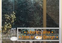 Інтер'єр мінімалістського будиночка з садом в Японії