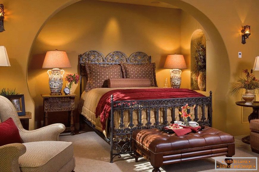 Спальня в іспанському стилі