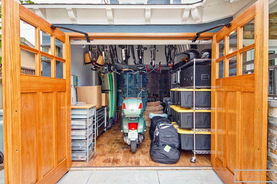Система зберігання в гаражі