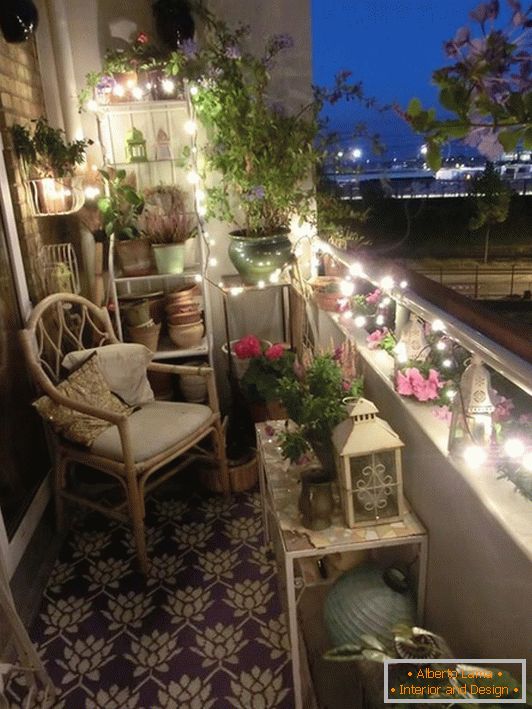 Компактна меблі на балконі