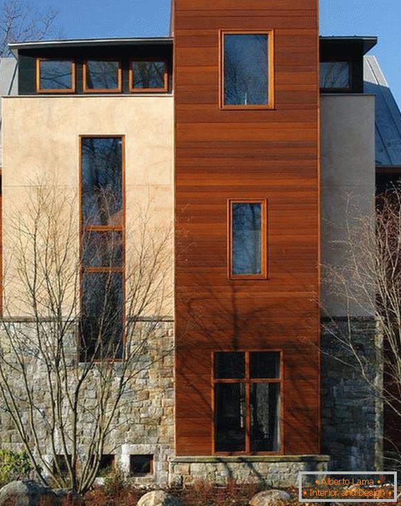 Дерев'яні вікна - фото фасаду приватного будинку