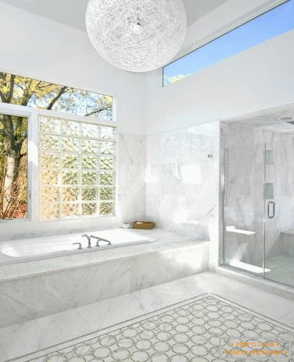 Скловолоконні вікна в дизайні ванної