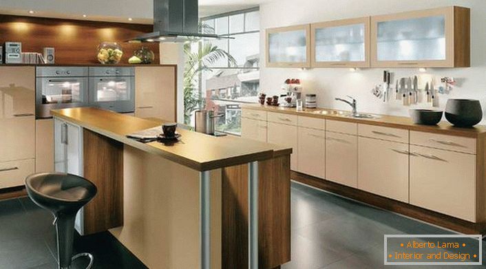Модульна кухонні меблі дозволяє гармонійно облаштувати приміщення різної площі.