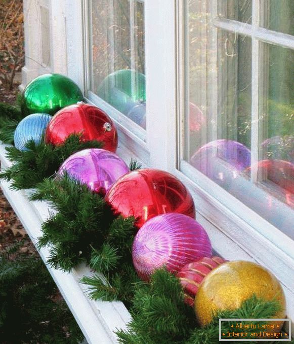 Як прикрасити вікно своїми руками - новорічний декор на фото