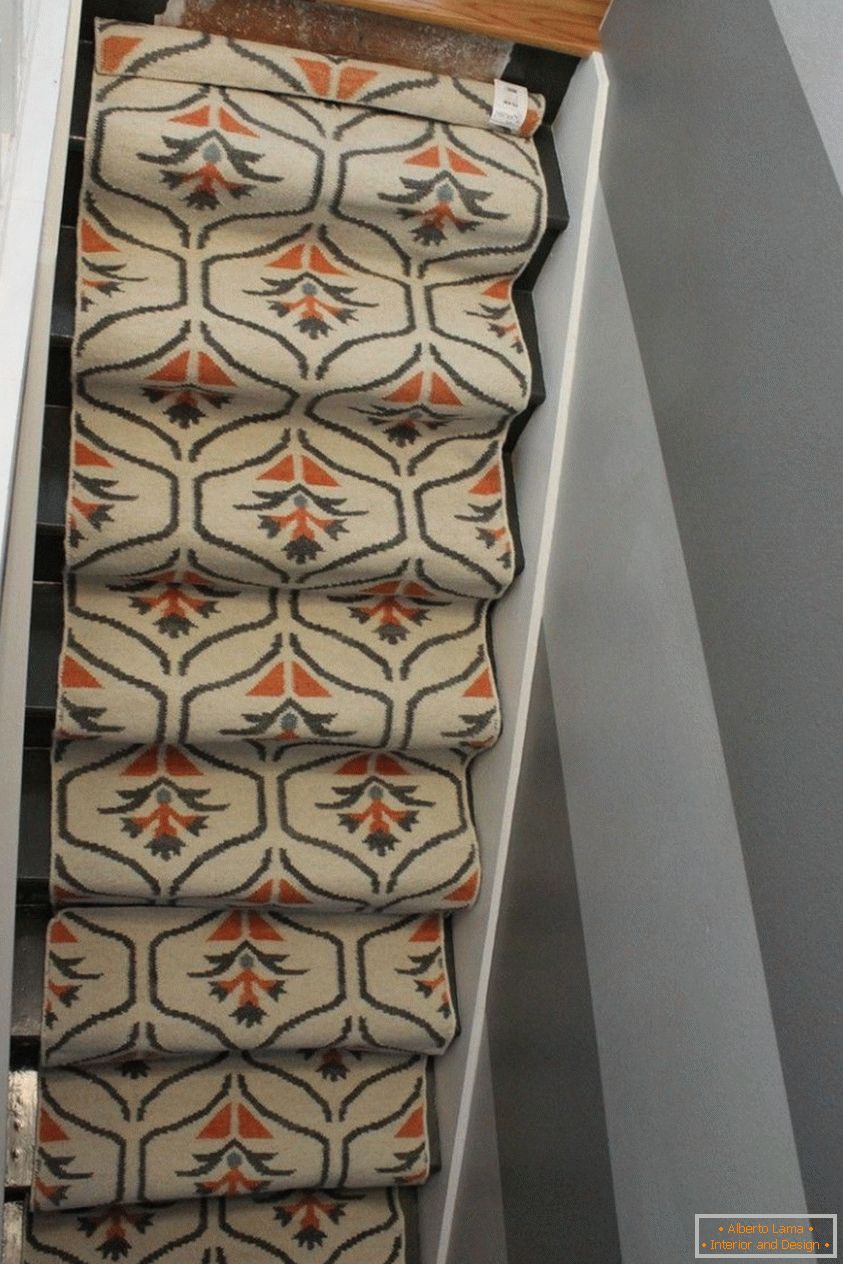 Ширина килимової доріжки відповідає розмірам ваших сходів
