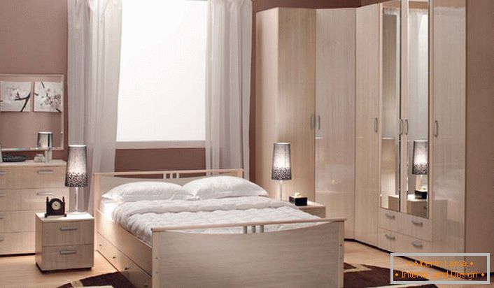 Модульні меблі для спальні - найбільш виграшний варіант для невеликих міських квартир.
