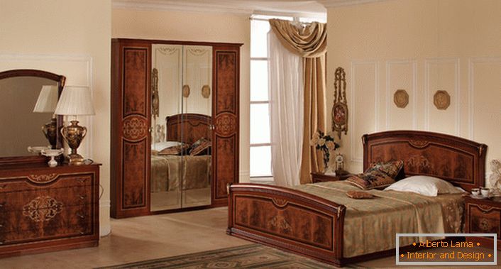 Модульні меблі для класичної спальні підібрана максимально правильною. 