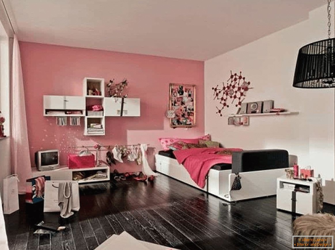 У цьому дизайні кімнати дівчинки-підлітка є все для життя: і місце для речей і робочий столик