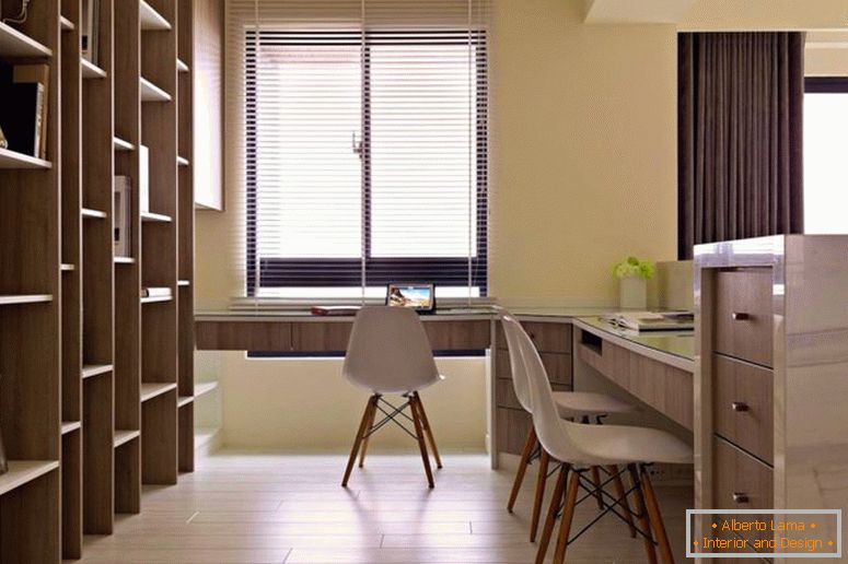 красивий дизайн-офіс-інтер'єр-ідеї-крем-стіна-фарба-кольорова-форм-комп'ютер-стіл-дерев'яний-великий-зберігання-стійки-скриня-висувні-склопакети-з-жалюзі- біло-сіро-коричневий ламінований