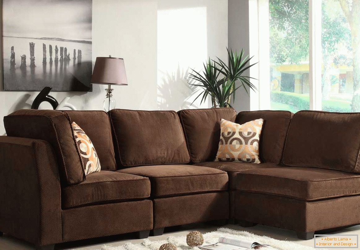 Простий кутовий диван коричневого кольору