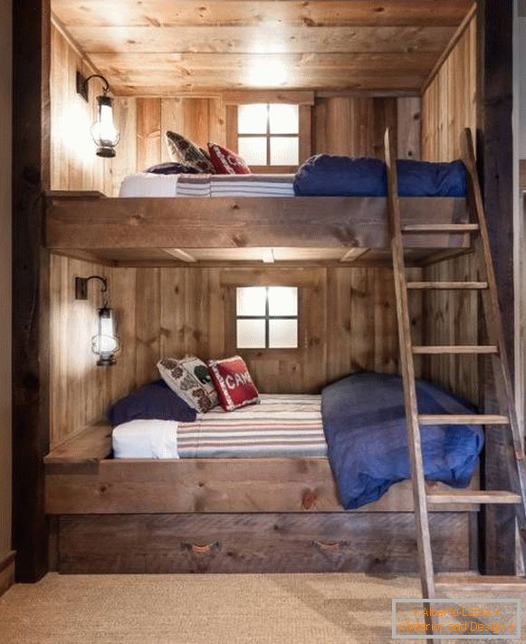 Затишна двоповерхове ліжко з дерева