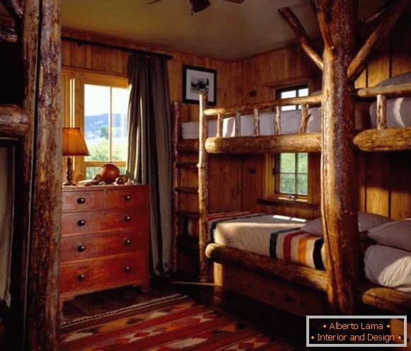 Двох'ярусне ліжко в сільському стилі