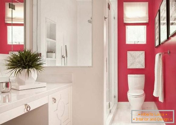 Гарна маленька ванна кімната - фото в білому і рожевому кольорі
