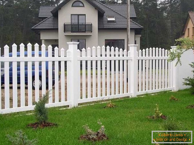 дерев'яні паркани для приватного будинку фото