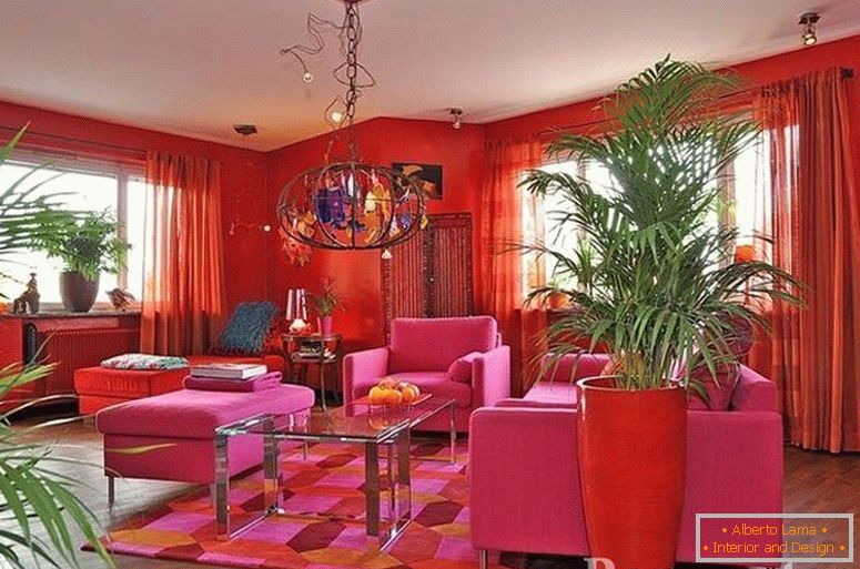 Рожева меблі в вітальні