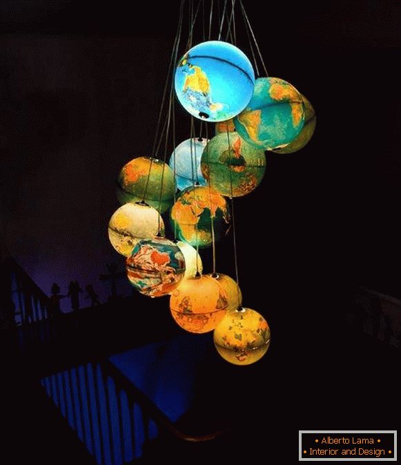 Ідеї ​​для дому з непотрібних речей - люстра світильник з глобусів