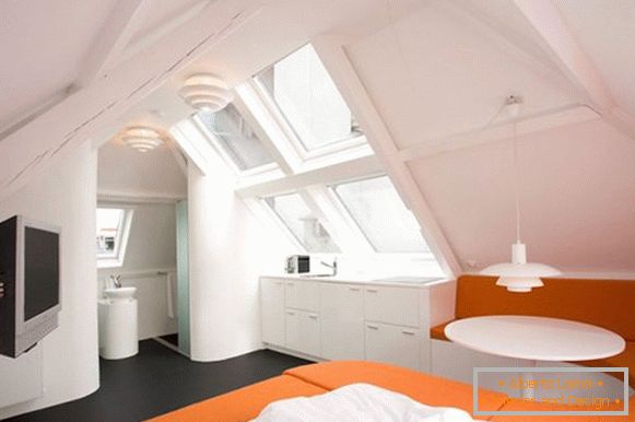 Креативний інтер'єр квартири в помаранчевому кольорі