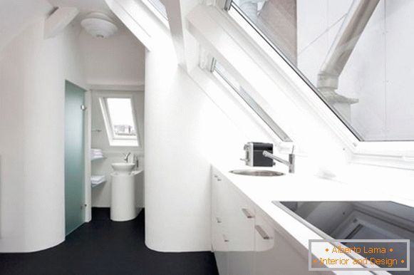 Креативний інтер'єр квартири в білому кольорі