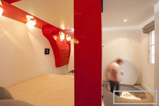 Оригінальне оформлення спальні: трансформована червоно-біла кімната і санвузол