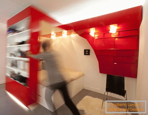 Трансформована червоно-біла спальня