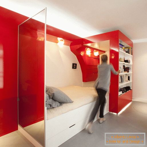 Трансформована червоно-біла спальня