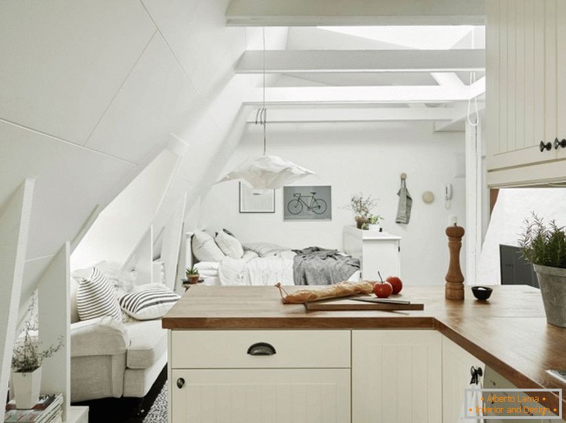 Нестандартне з'єднання спальні з кухонними зоною будинку в Швеції