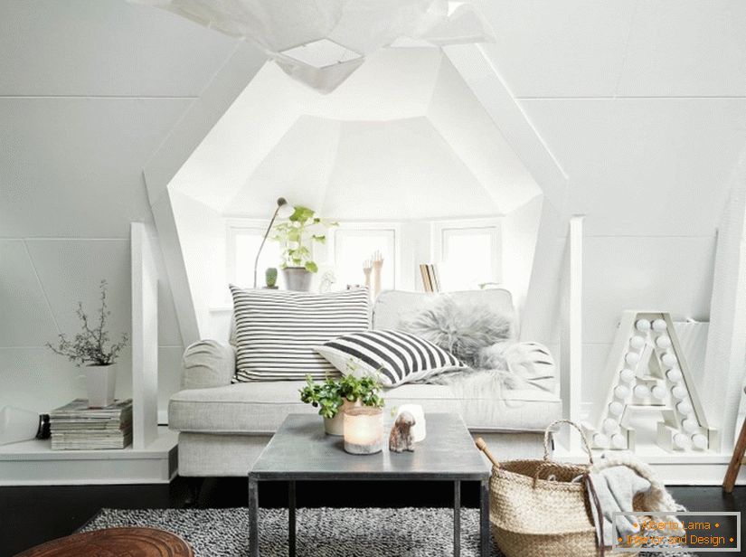 Дизайн інтер'єру над ліжком будинку в Швеції