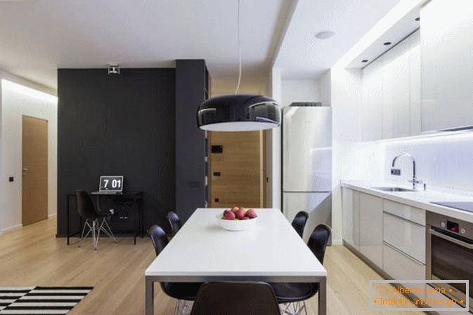 Кухонна і обідня зони в квартирі-студії
