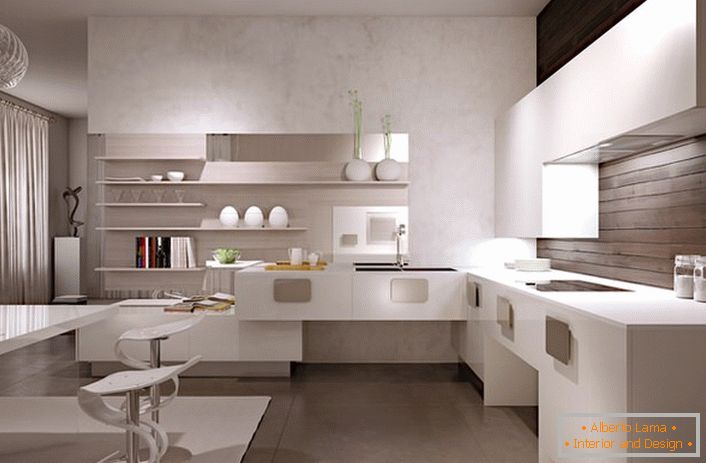Мінімалістичний інтер'єр кухні в білому кольорі гармонійно поєднується з дерев'яною обробкою стіни над робочою поверхнею.