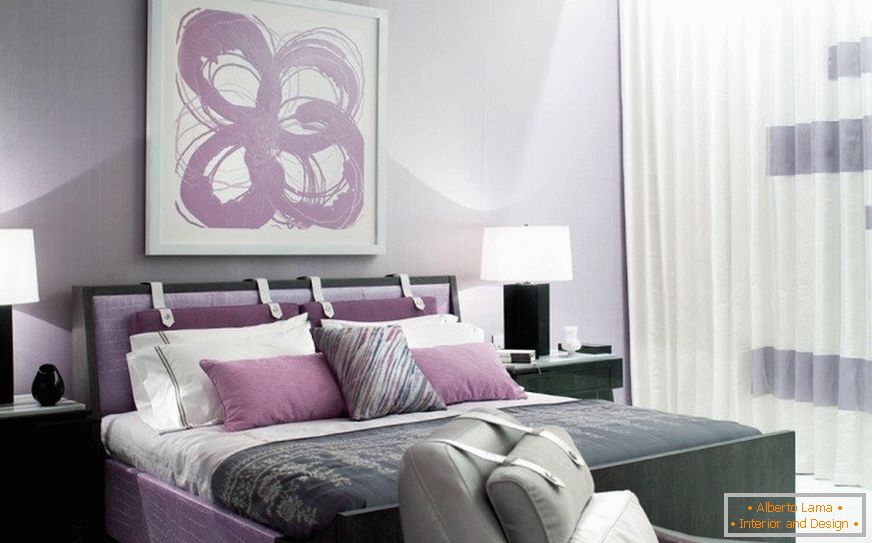 Бузковий колір в сучасній спальні