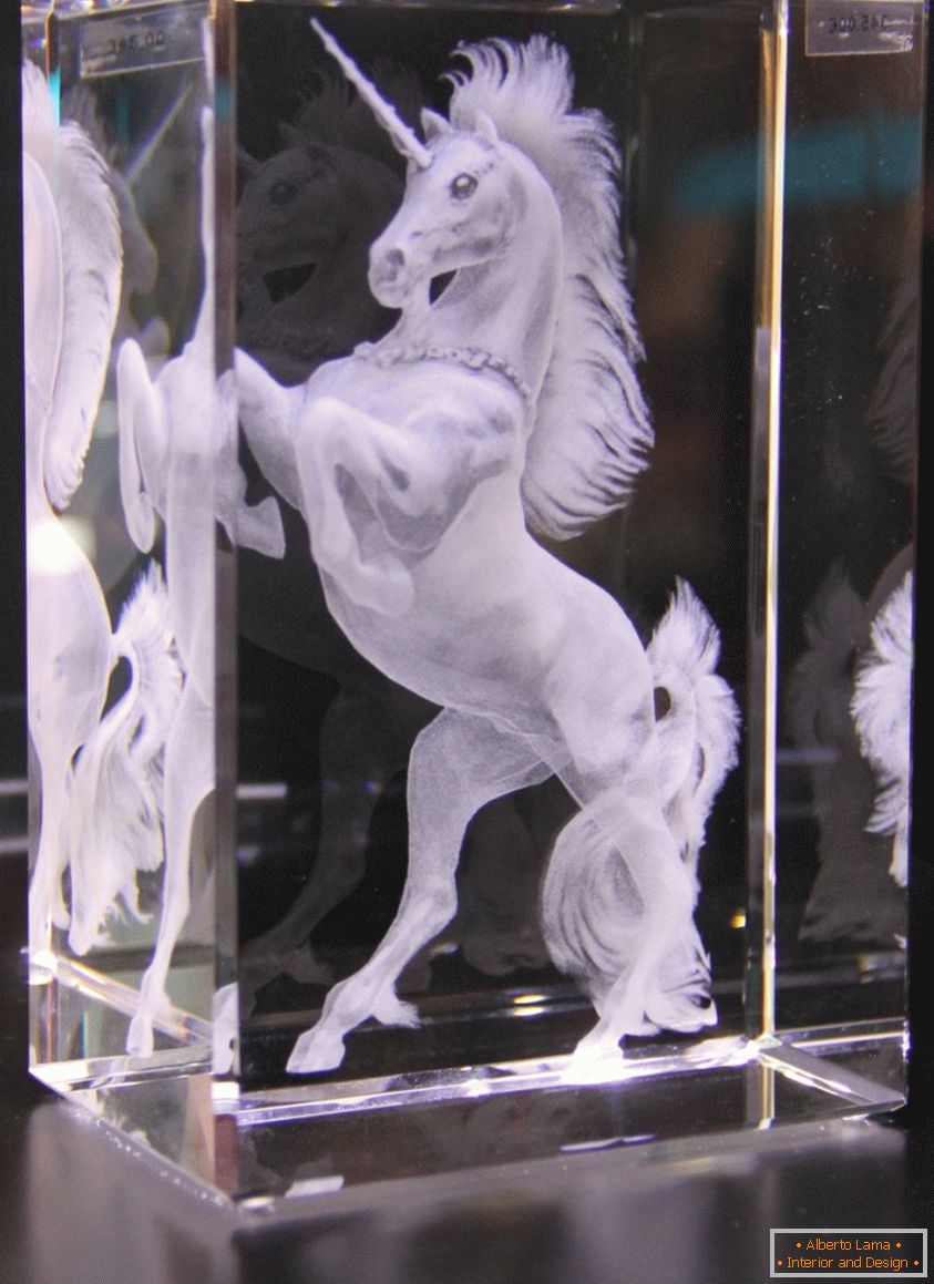 Лазерна 3D гравірування коня в склі