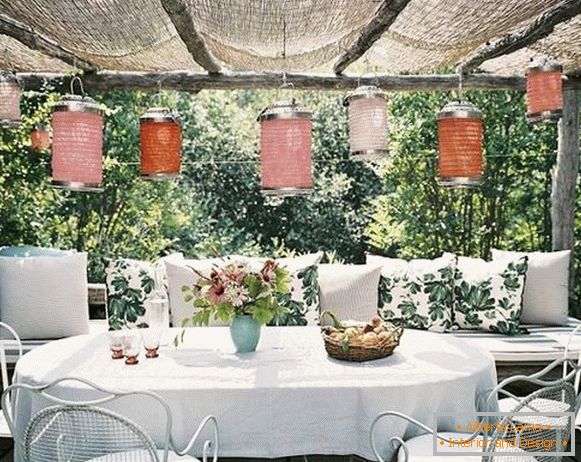 Декоративні прикраси на літній кухні з верандою, фото 4