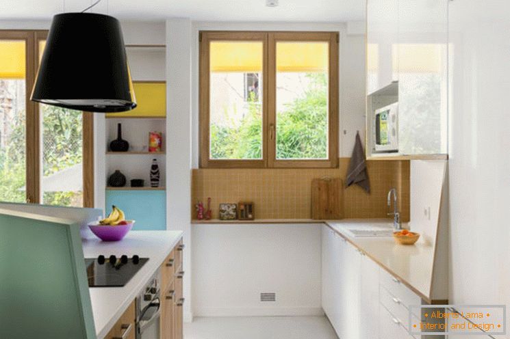 Ідея інтер'єру кухні для маленьких квартир від MAEMA Architects