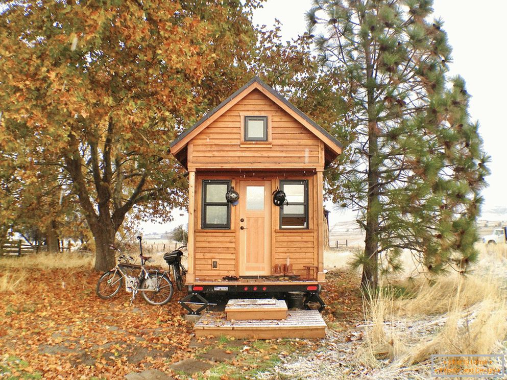 Маленький дерев'яний будинок
