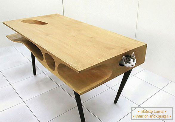 Незвичайний стіл з будиночком для кішки