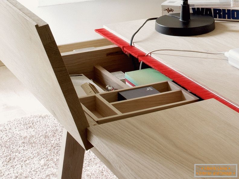 Дизайнерський стіл для офісу