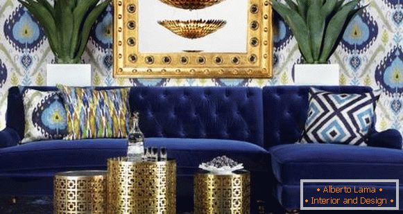 Сині модні шпалери з малюнком - фото в інтер'єрі вітальні