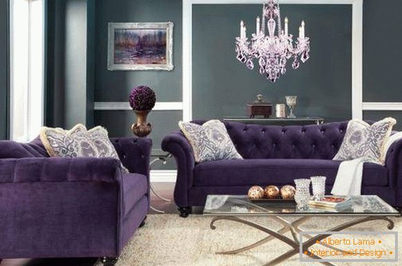 Оксамитовий диван фіолетового кольору