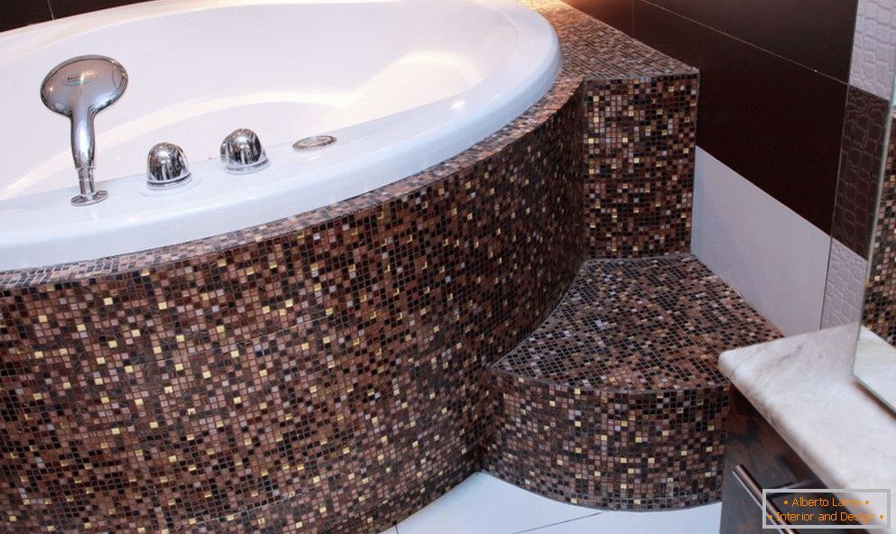 Мозаїка на вигнутих поверхнях у ванній