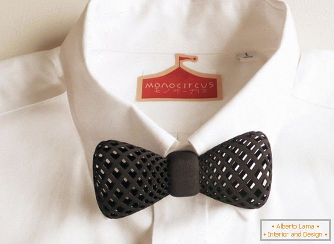 Загальний вигляд на сорочці надрукованій краватку-метелика від дизайн студії Monocircus