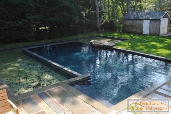 Фото басейнів у дворі приватних будинків - бетонний басейн