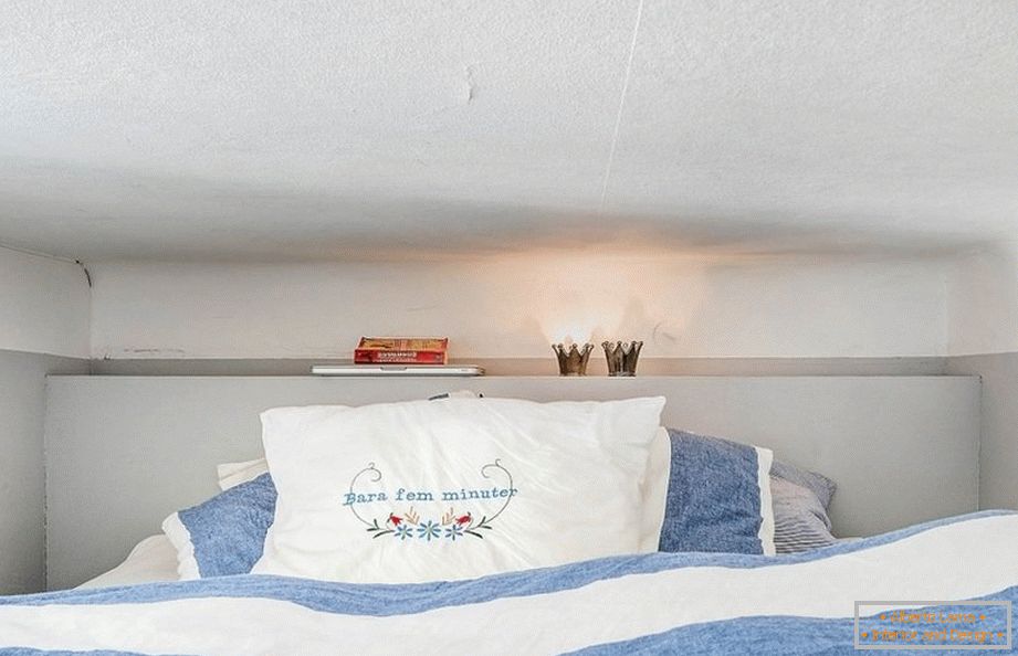 Спальня однокімнатної квартири в Швеції