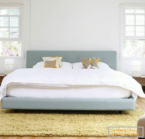 Ліжко з тканини світло-блакитного кольору