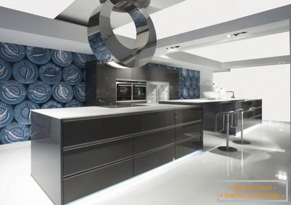 Дизайн великої кухні з яскравими шпалерами на стінах