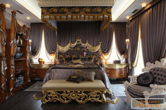 Розкішна спальня У стилі бароко. У центрі композиції масивна ліжко з високим декорованим узголів'ям.