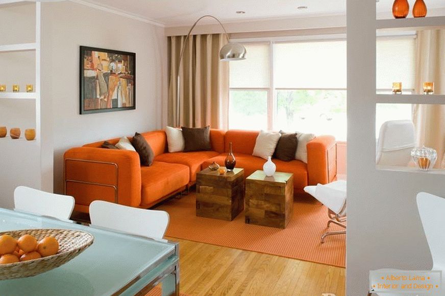 Оранжевый диван в интерьере фото