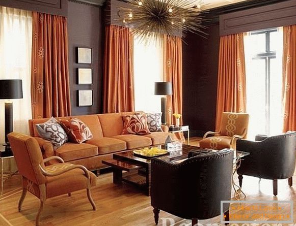 Мандаринові штори і помаранчевий диван