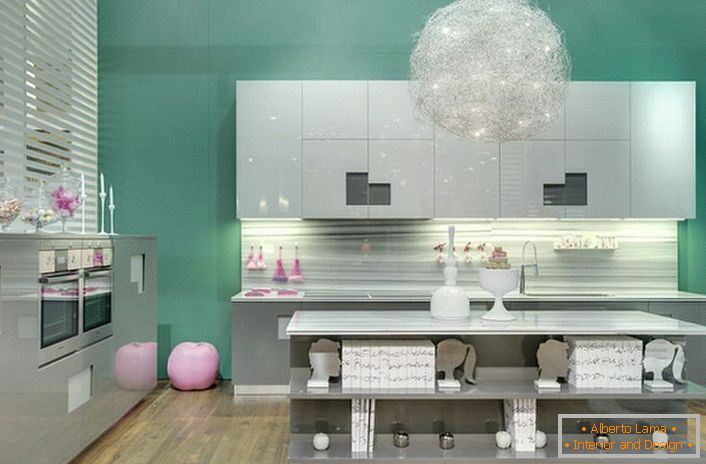 Світло-сірі відтінки і модний м'ятний на кухні в стилі авангард в одному з будинків Підмосков'я.
