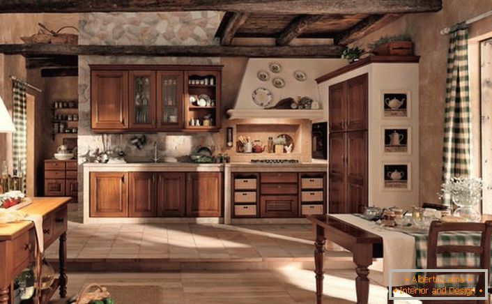 Кухня в стилі шале приваблює своєю простотою. Тепло домашнього вогнища, саме так можна охарактеризувати інтер'єр кухні.